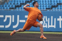ルートインBCリーグ栃木所属投手の矜持を見せる最速141キロ始球式を投じた高岸宏行氏