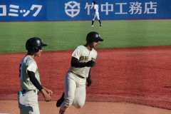 作新学院7番菅谷勝ち越しの本塁打