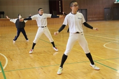 ダンストレーニングに取り組む大津商の選手たち２
