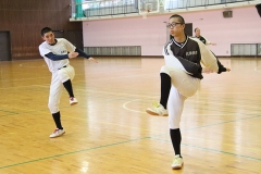 ダンストレーニングに取り組む大津商の選手たち