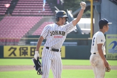 6回に勝ち越しのきっかけとなる三塁打を放った仙台城南・佐藤龍翔