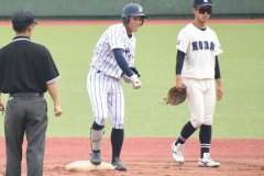 代打で得点につながる二塁打を放った仙台大・平塚恵叶