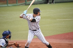 大学では初となる右打席で2安打をマークした仙台大・平川蓮
