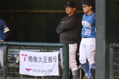 徳島インディゴソックス・岡本-哲司監督（左）と橋本-球史コーチ（右）