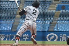 4回二塁打を放つ帝京・生井澤海里