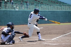 徳島商vs城東・8回表一死一・二塁から徳島商4番・吉田-大馳（2年・三塁手）が決勝2点三塁打