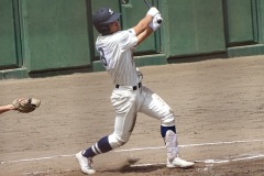 7回國學院久我山・矢野丈太郎　三塁打を放つ